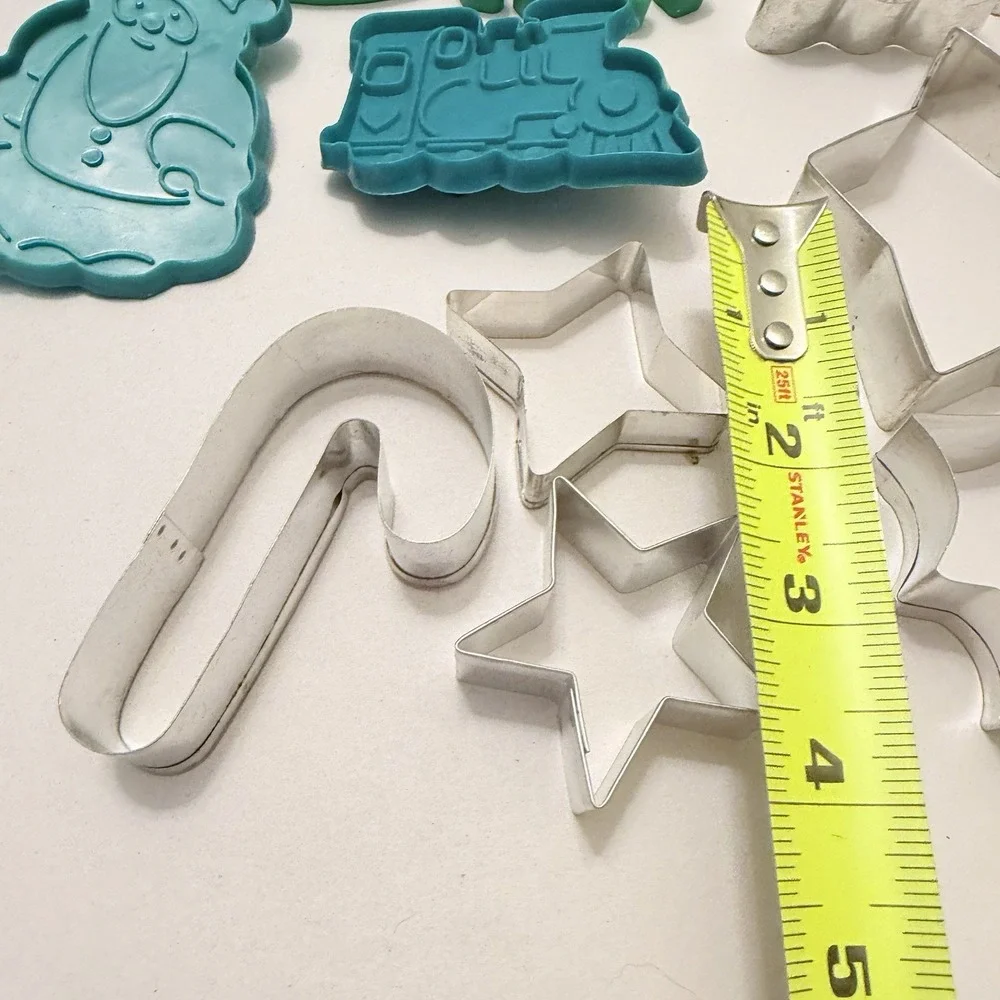VTG Cookie Cutter LOT VTG Silver Metal Green Plastic Christmas Kitsch Retro Deco